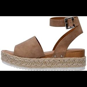 Cushionaire espadrille Size 8.5